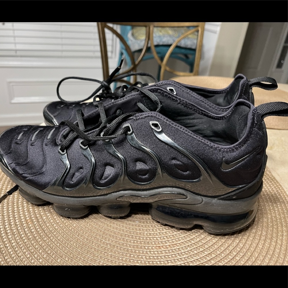NIKE VAPORMAX SIZE 10 Mens